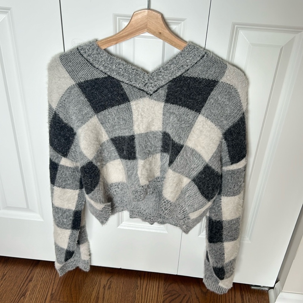 CHECKERED VNECK SUPER SOFT NEVER WORN FROM FRANCESCAS